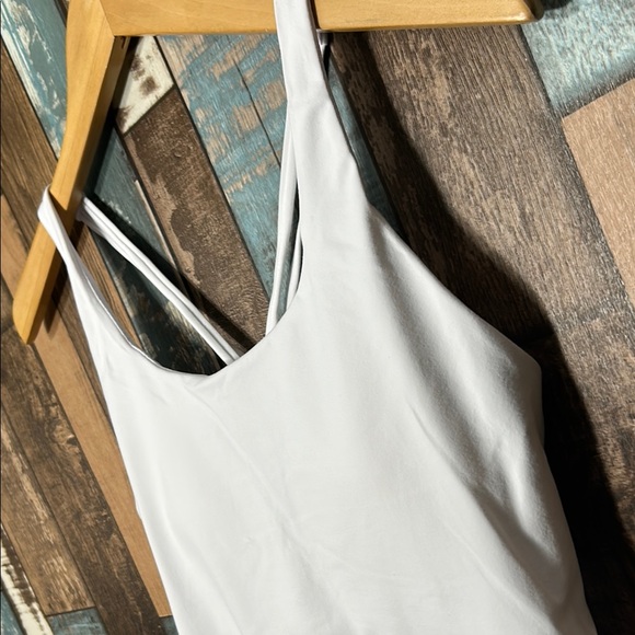 Women's medium Strapy sports bra White Tank Top - Picture 5 of 14